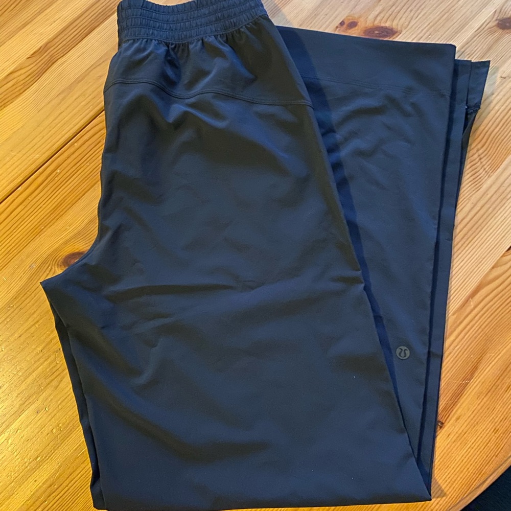 *NWOT* Lululemon High Waist Wide Leg Pants - Size 6